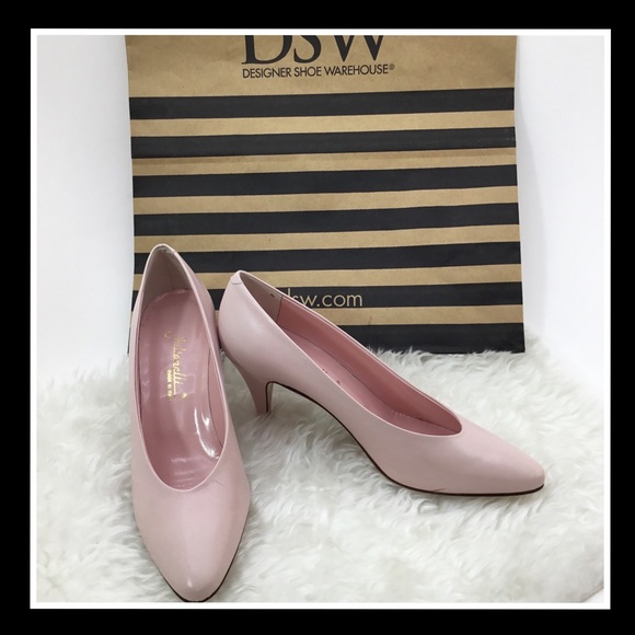 pale pink pumps